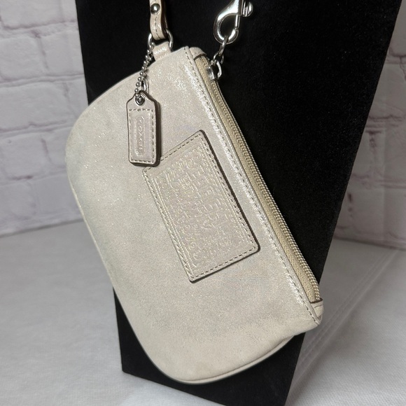 Coach Pearlescent Poppy Liquid Metallic Champagne Leather Wristlet 2010 Clean - Picture 6 of 16
